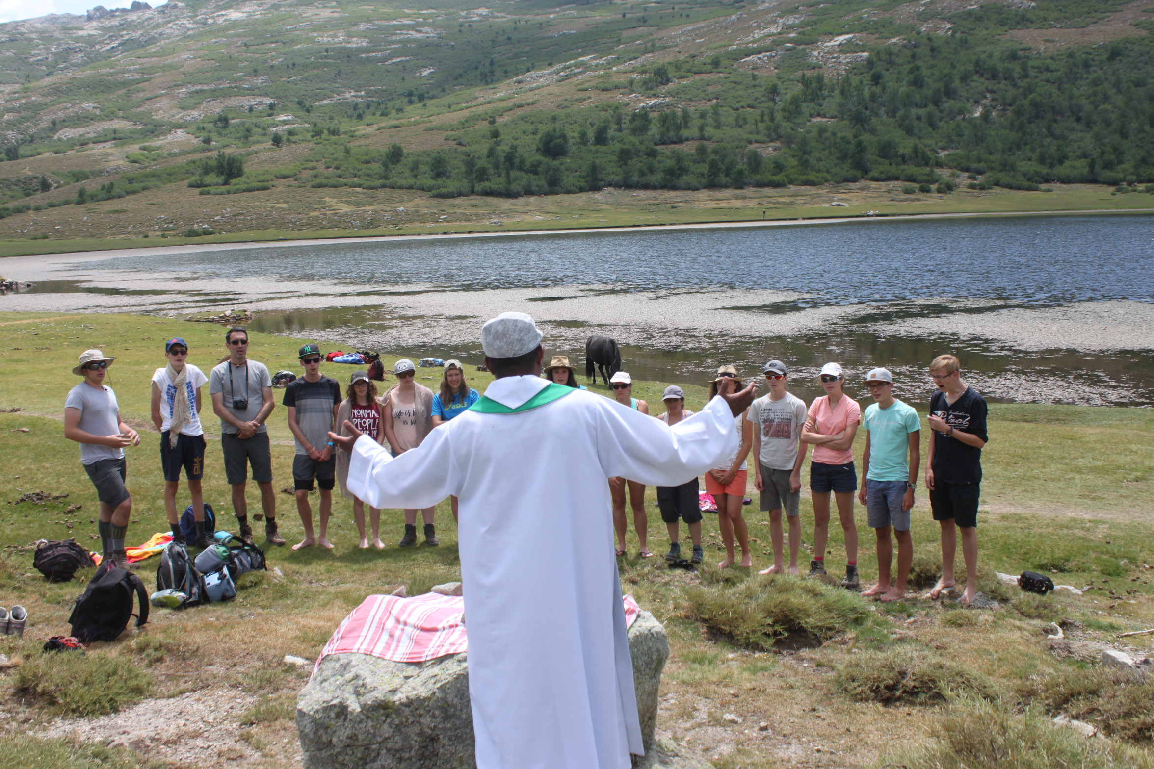 Messe au bord du lac de Nino