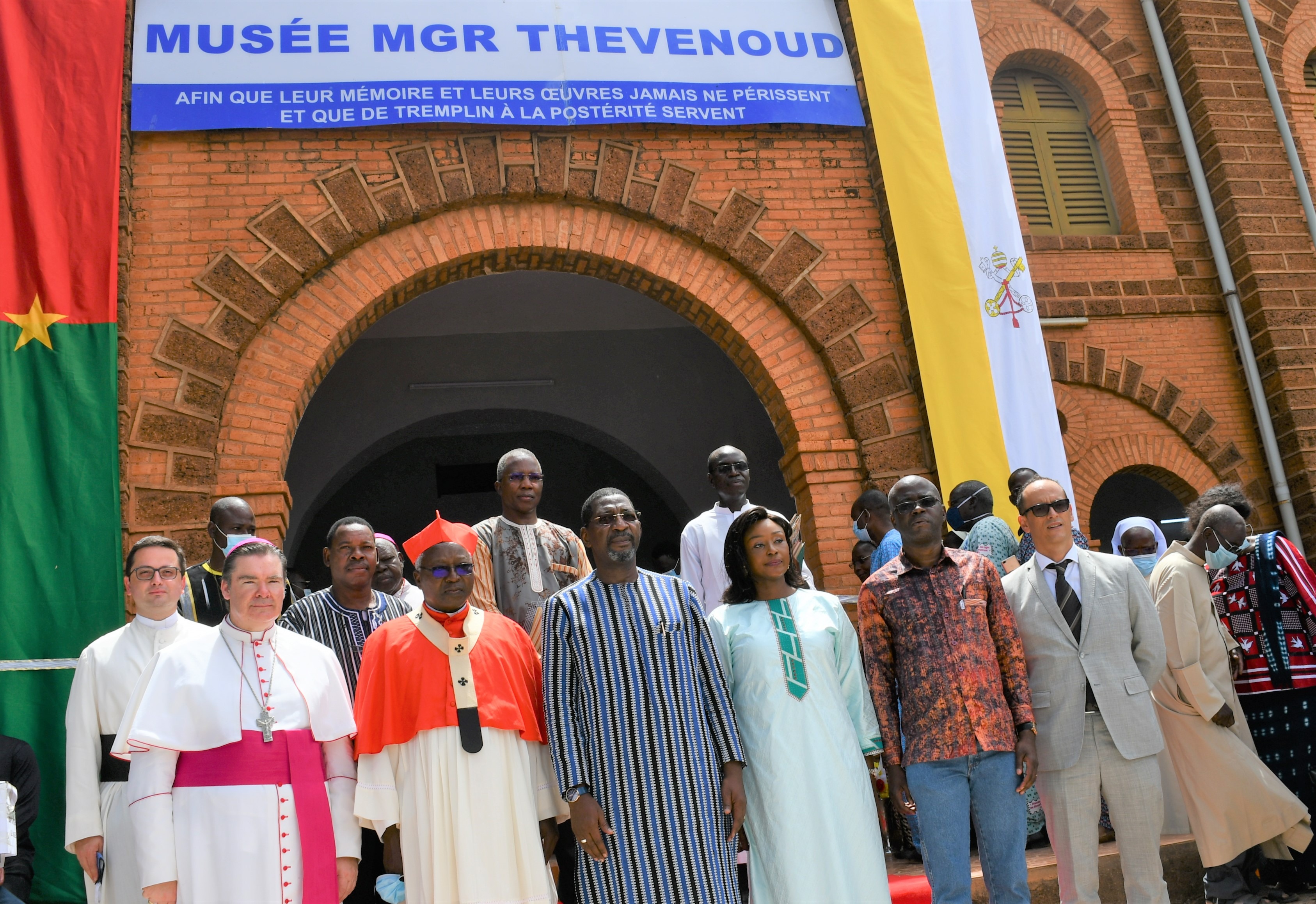 Accueil Des Burkinabés Sur La Paroisse - Paroisse Des Douze Apôtres En ...