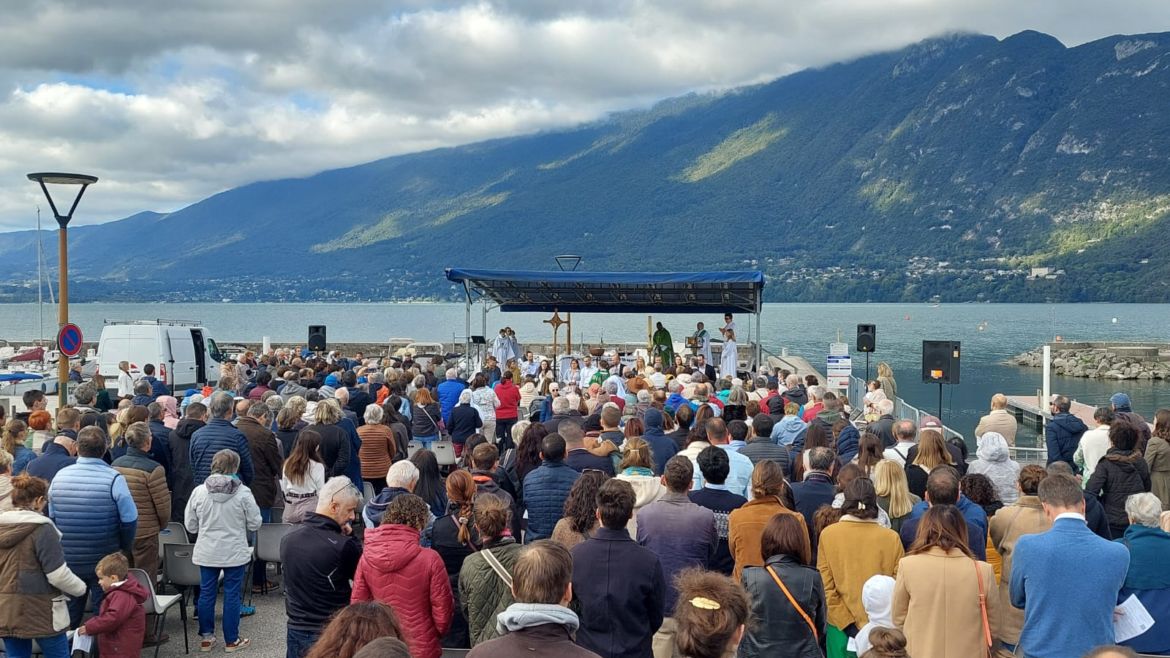 La messe de rentrée au bord du lac