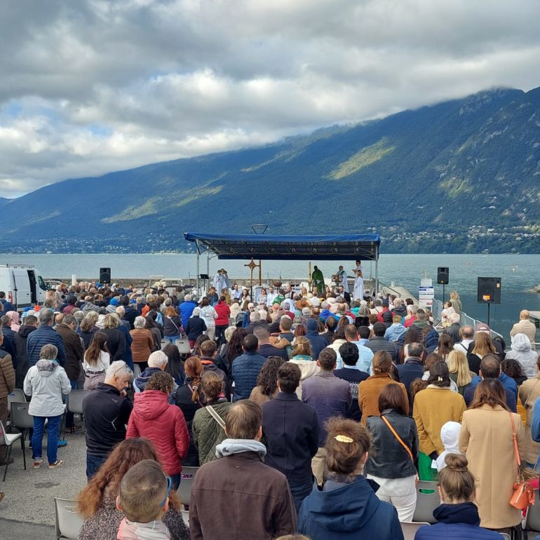 La messe de rentrée au bord du lac