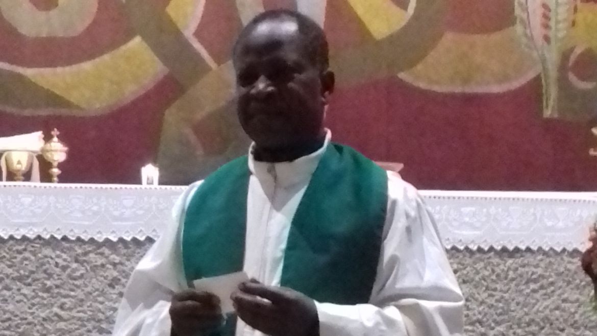 Le doyenné d’Aix les Bains accueille le père Guy Alain Andjélidou