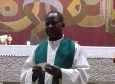 Le doyenné d’Aix les Bains accueille le père Guy Alain Andjélidou